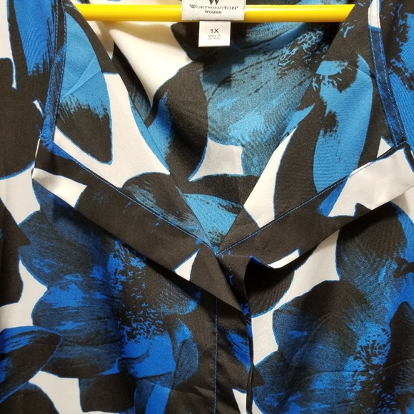 Cute Blouse - Picture 3 of 3